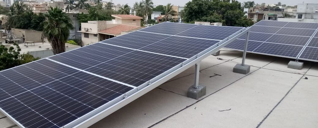 How SEE Helps Businesses Maintain 100% Power Uptime Through Solar + Maintenance Plans | Zeoby